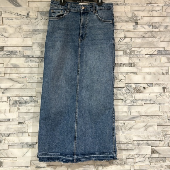 Zara Women's high rise denim skirt - Picture 5 of 8